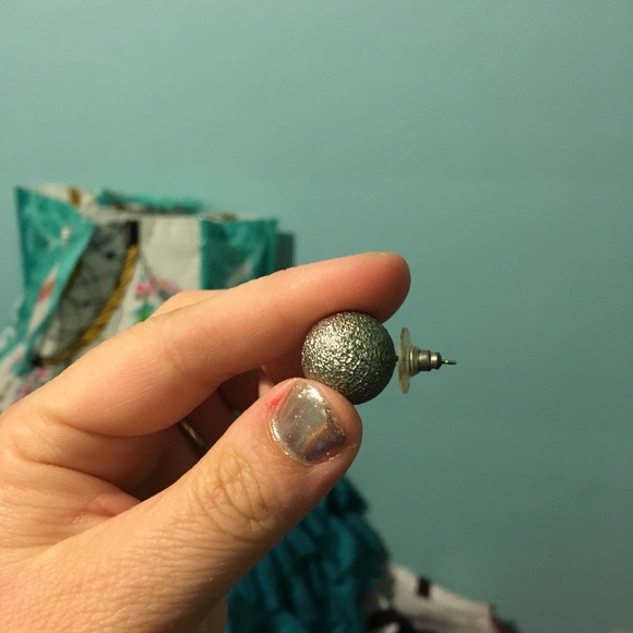 Studs - Picture 3 of 3